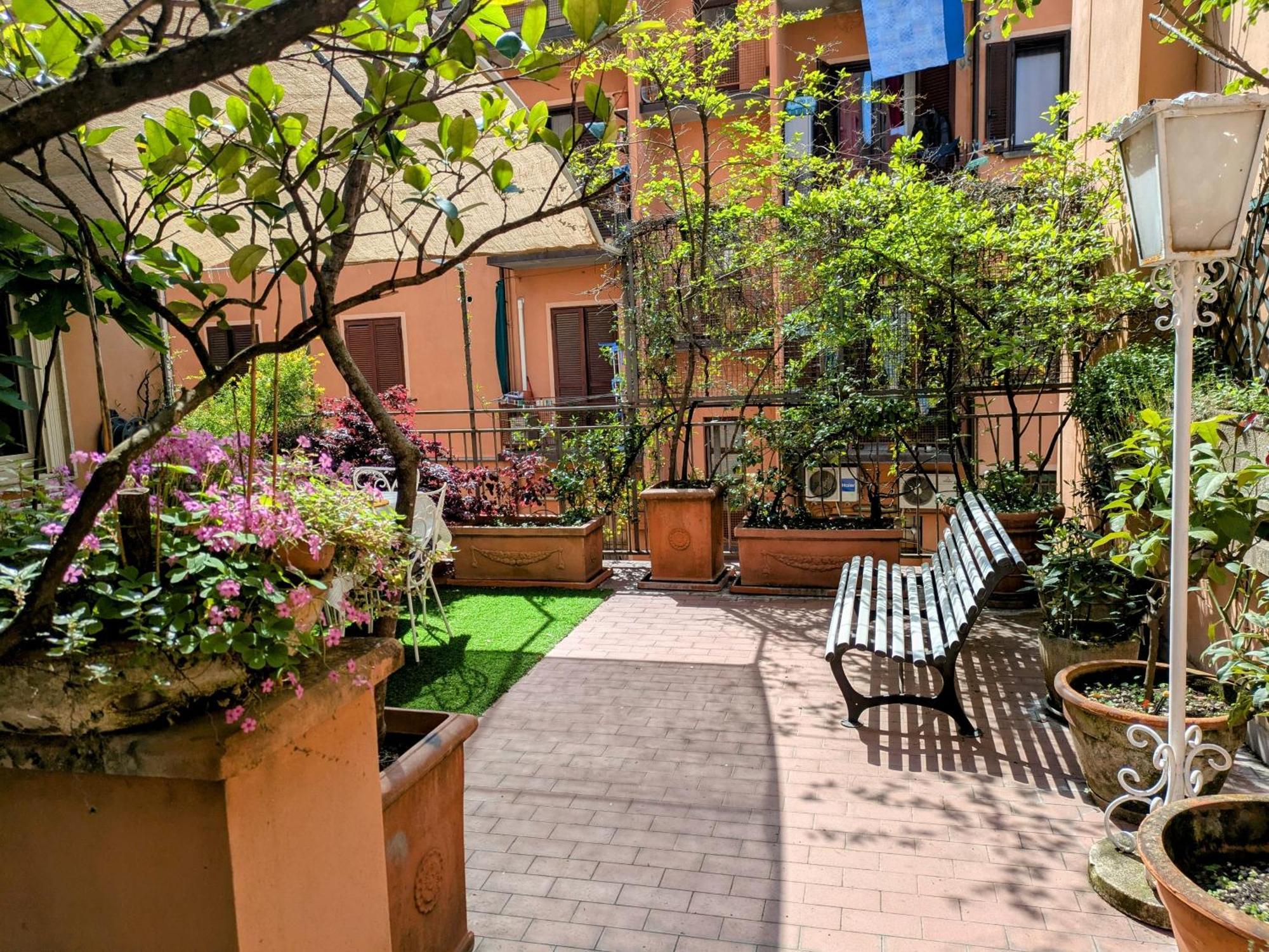 Alma Vacation Apartment In The Centre, Big Terrace Milan Exterior photo