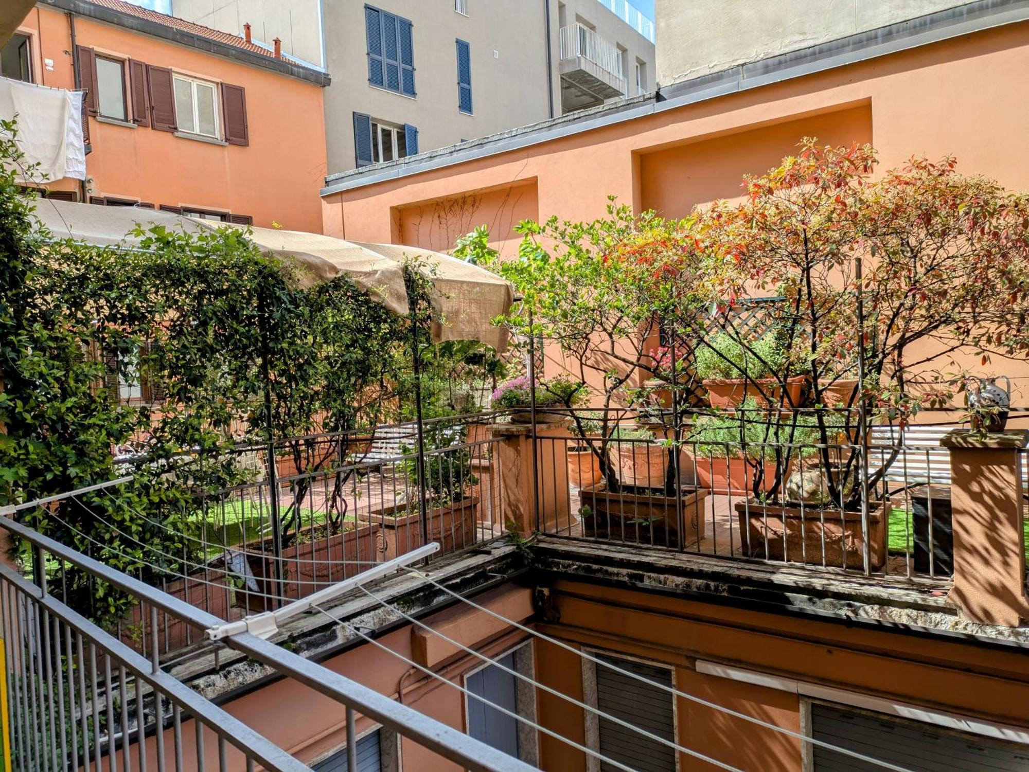 Alma Vacation Apartment In The Centre, Big Terrace Milan Exterior photo